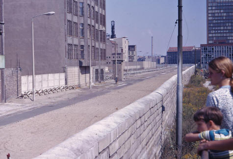 Families divided by the Berlin Wall
